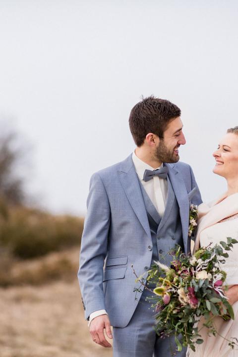 Brautpaar bei ihrer Hochzeit auf dem Hofgut Maisenburg auf der Schwäbischen Alb