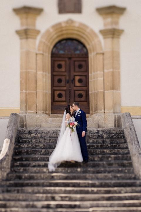 Hochzeitspaar beim Paarshooting auf Schloss Ehrenfels in Hayingen, Schwäbische Alb