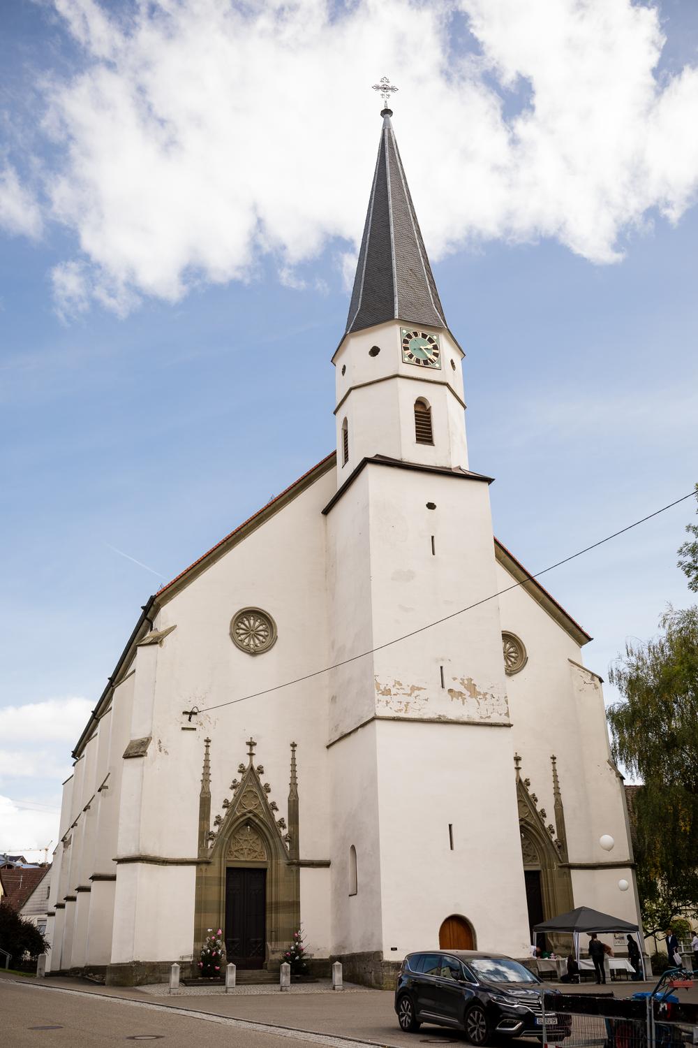 Außenansicht St. Clemenskirche Gruol mit Kirchturm, Hochzeitsort in Haigerloch-Gruol