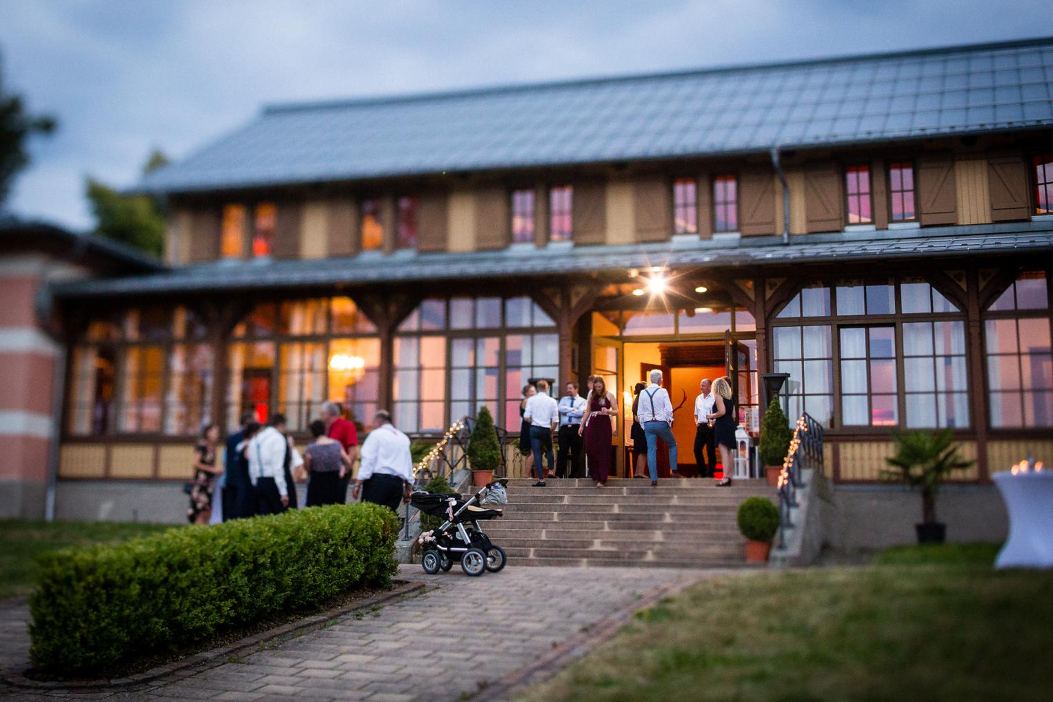 Stimmungsvolle Tanzszene im Württemberg Palais auf dem Albgut Münsingen