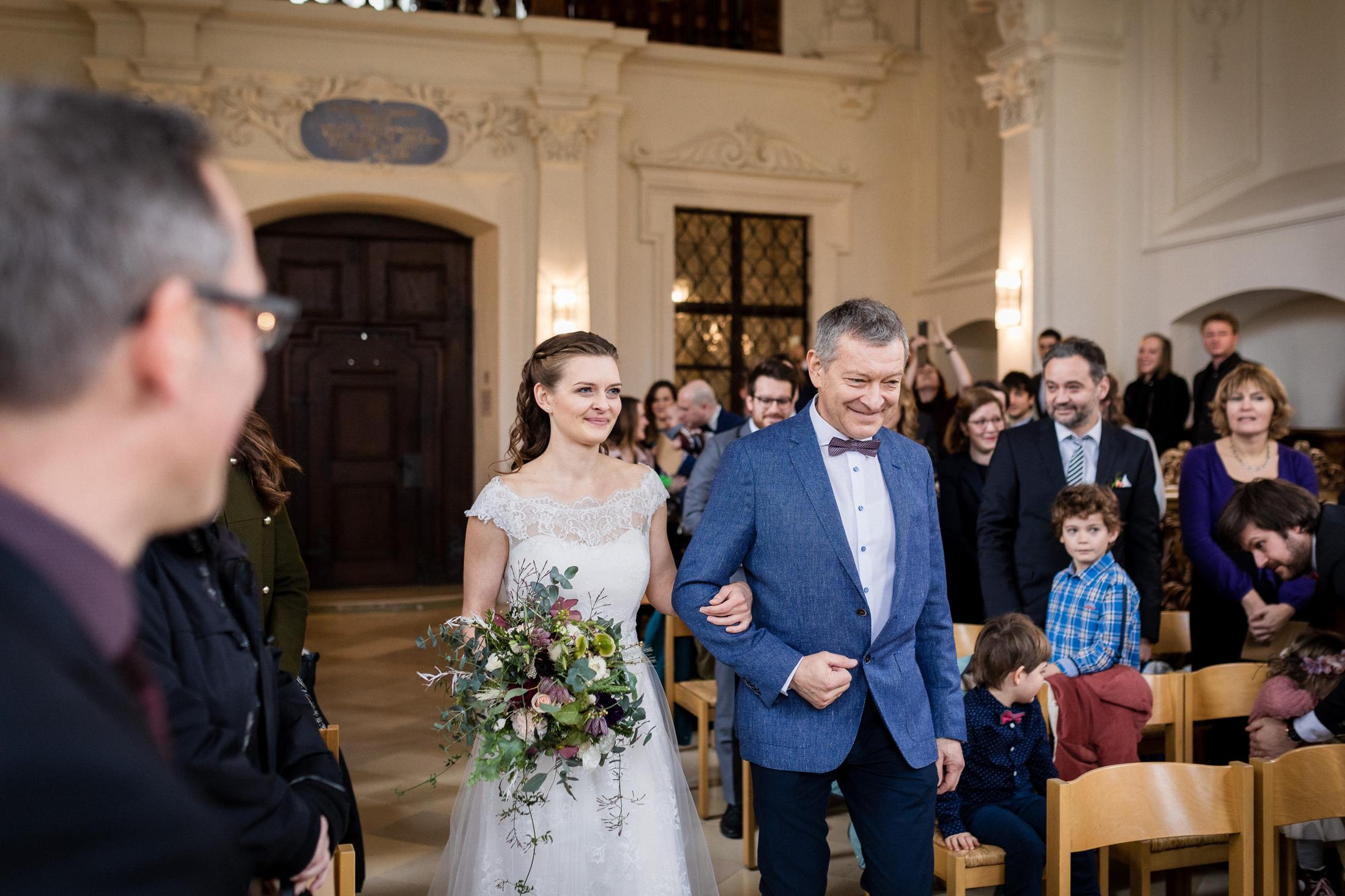 Einzug der Braut am Arm des Vaters im Kloster Zwiefalten